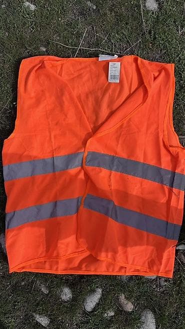 глушитель на авто: Автомобильный комплект безопасности Состав: - Огнетушитель пенный — 5