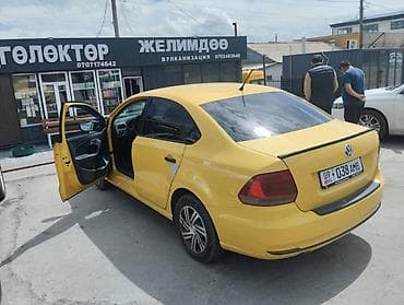 mazda verisa: Volkswagen Polo: 2016 г., Механика, Седан — 3