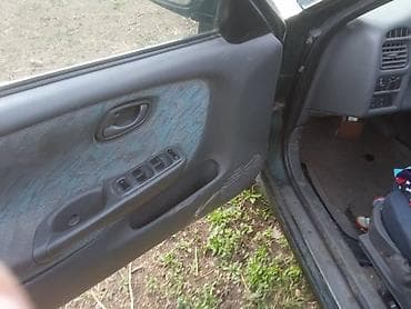 школа фабия: Седан компакт-класса, темно-зеленый цвет, 4 двери, передний привод — 4