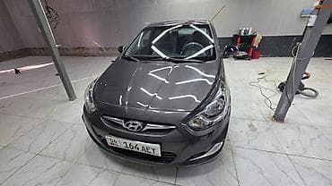 Транспорт: Hyundai Solaris: 2012 г., 1.6 л, Кол менен иштөөчү, Бензин, Седан — 4