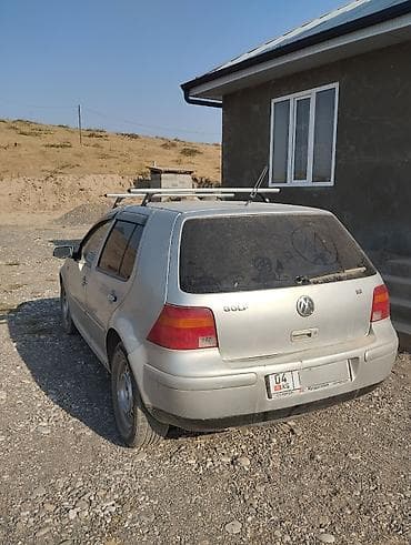 Унаа: Volkswagen Golf: 1998 г., 1.6 л, Кол менен иштөөчү, Бензин, Хетчбек — 2