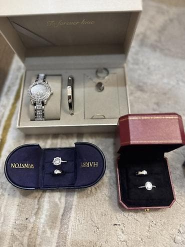 real techniques: Подарочный набор ювелирных аксессуаров в коробке. Состав набора: - — 4