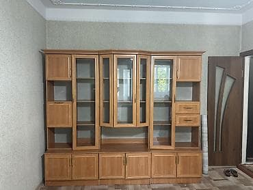 third edition solutions: Стенка-гостиная из ЛДСП в тёплом оттенке дуба с витринами — 3