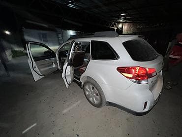 aydi c4: Subaru Outback: 2010 г., 2.5 л, Механика, Бензин, Универсал — 6