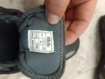 срочно продаю в связи с переездом: Кроссовки и спортивная обувь — 4