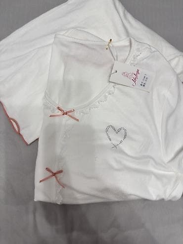 женские пижамы для сна: Белая женская пижама/домашний комплект. - Состоит из кофты на — 4