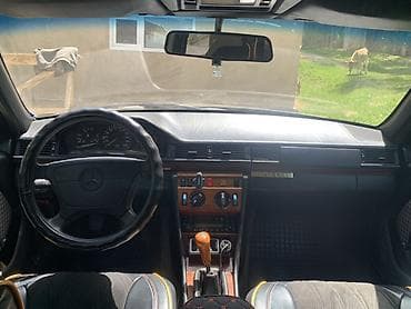 Mercedes-Benz W124: 1994 г., 2.2 л, Механика, Бензин, Седан — 6