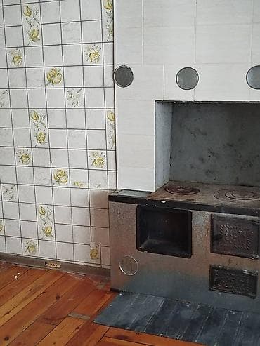 дом таш мойнок: Тез арада жер үй ижарага берилет. 4 бөлмө. Душ, ванна ичинде. 127 — 4