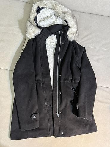 3500 за две вещи Размер с-м Два женских верхних изделия. 1) Парка