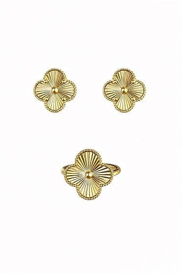 Комплект ювелирных украшений: серьги и кольцо в одном стиле. Размер