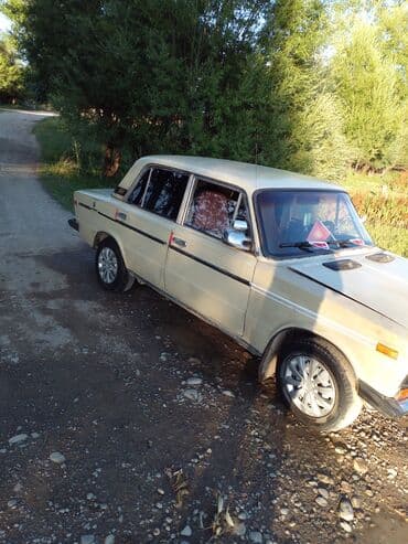 тягач двух мостовой: ВАЗ (ЛАДА) 2106: 1980 г., 1.3 л, Механика, Бензин, Седан — 1