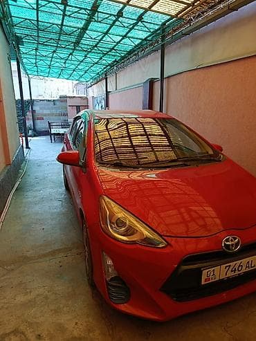Toyota Prius C: 2016 г., 1.5 л, Автомат, Гибрид, Хэтчбэк