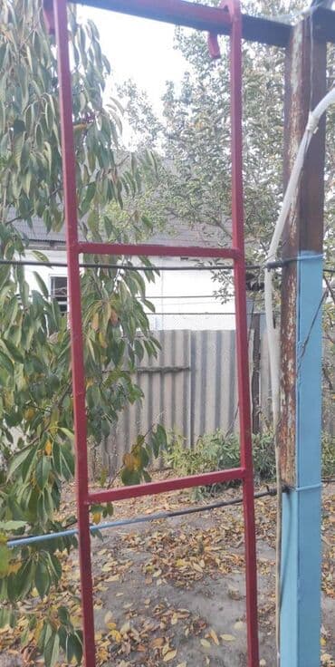 продам лестницу алюминиевую бу: Тепкич. Пожарная лестница. Высота 270. Цельные прутья Металлические — 1