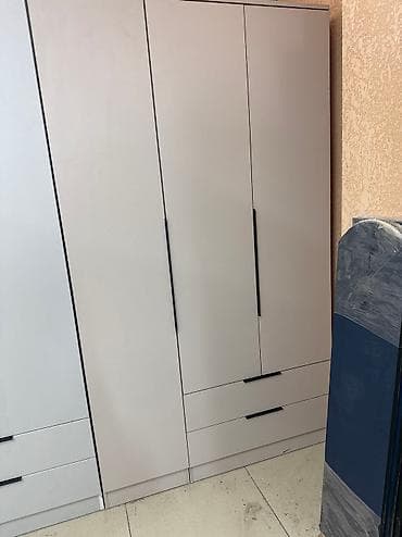 Мебель: 3-х дверные шкафы с наружным ящиком Размеры ширина 120см, высота — 4