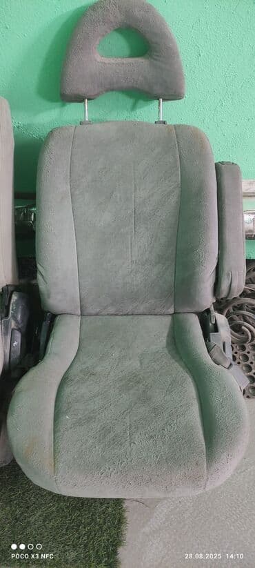 б у двухъярусные кровати: Продаю одно переднее пассажирское, и одно средний ряд капитанское — 2