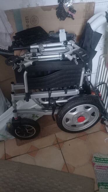 Новая коляска 20а дешево продаю спинки все в пакетах зарядное