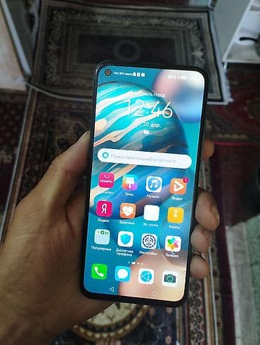 самсунг галакси нот 9: Смартфон с камерой и экраном с вырезом под фронтальную камеру слева — 5