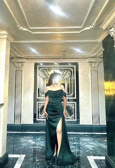 Платья: Вечернее платье из атласной ткани, цвет глубокий изумруд. (Выпускное — 2