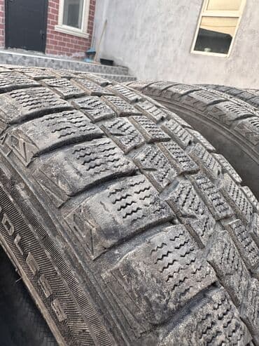 зимнее шины: Комплект шин без шипов (studless), 2 штуки.Торг есть Характеристики — 2