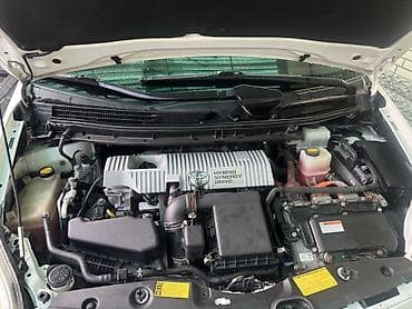 prius v: Toyota Prius: 2012 г., 1.8 л, Гибрид, Седан — 6
