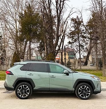 leng rover: Toyota RAV4: 2021 г., 2.5 л, Автомат, Бензин, Внедорожник — 2