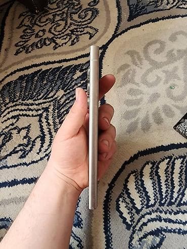 пад 6: Смартфон с дизайном в стиле Samsung Galaxy S24 Ultra (плоские грани — 8