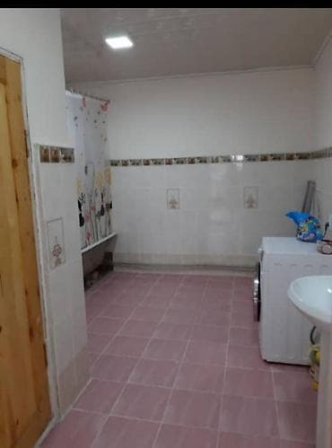 район 4 гор больницы: Просторный дом с готовым интерьером - Светлая кухня-столовая с двумя — 5