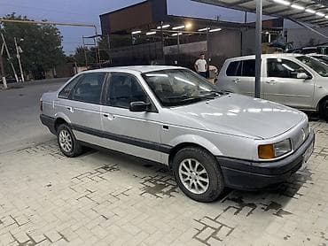 авто стенд: Volkswagen Passat: 1988 г., Механика, Седан — 7