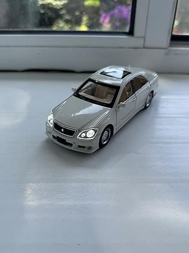 Балдар дүйнөсү: Машинка Toyota Crown Игрушечная машина тойота краун Открываются все — 2