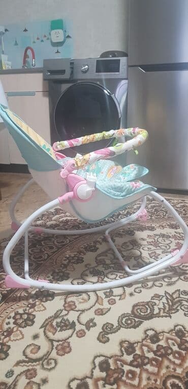 Кресло-качалка 1300 сом. Б/у, состояние отличное. Или обменяю на