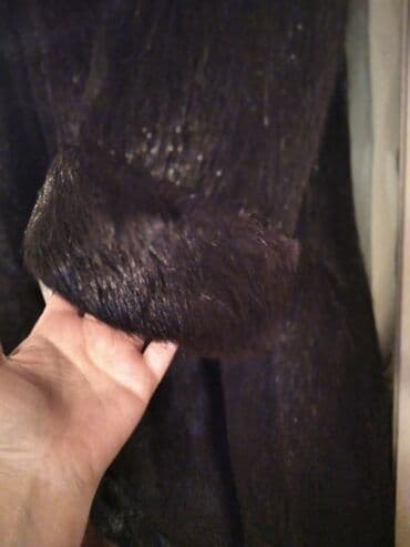 срочно в связи с переездом: Шуба (Нутрия) р-р 52-54, состояние отличное., Фирма "Российский мех" — 4