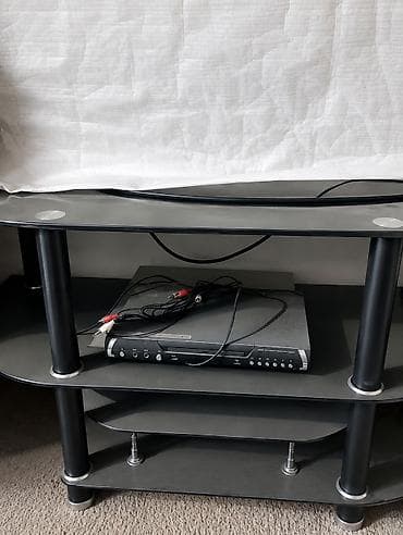 nokia e90: Телевизор Sony BRAVIA, диагональ ~32–37" (ориентировочно 32"). Плоская — 3