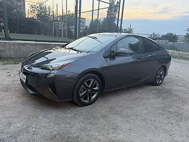 Унаа сатуу: Toyota Prius: 2018 г., 1.8 л, Гибрид, Хетчбек — 3