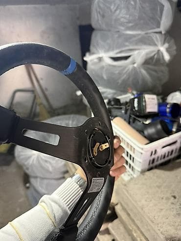 Спортивный руль MOMO (трёхспицевый) - Диаметр: приблизительно 350 мм — 2