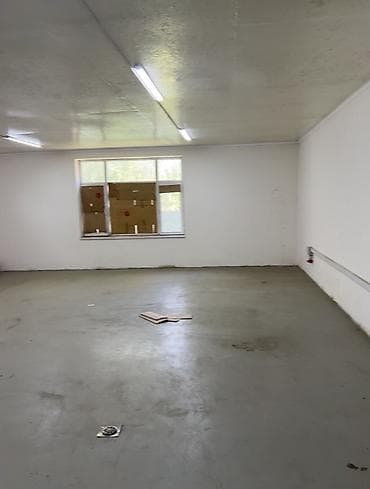 задаю: Сдается просторное помещение 230 м2 на участке 6,3 соток: под — 2