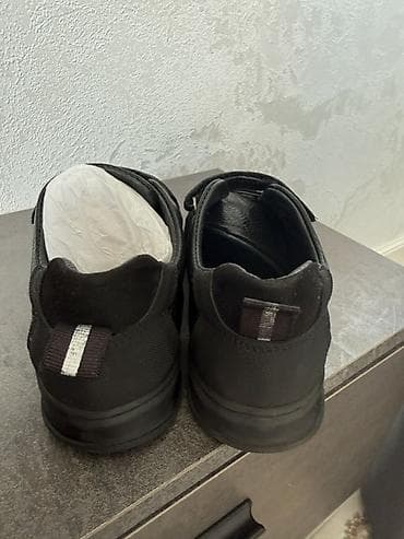 кийии: Черные кроссовки/полукеды для повседневной носки. - Материал верха — 1