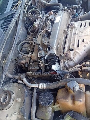 Toyota Avensis универсал (первое поколение),чорный цвет. состояние — 3
