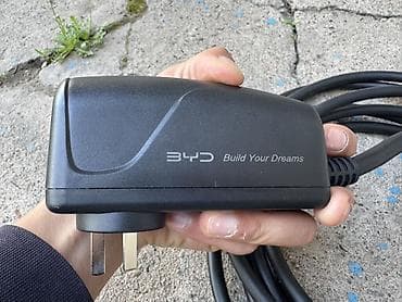 pasat b4: Зарядное устройство/кабель для электромобиля BYD. Характеристики: - — 3