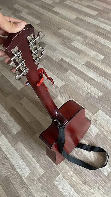 золотые нити: Акустическая гитара Dastan с вырезом (cutaway). - Форм‑фактор — 4