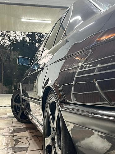 машина с российскими номерами: BMW 5 series: 1991 г., 2 л, Механика, Бензин, Седан — 2