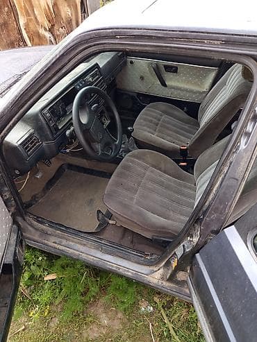 вампер спада: Volkswagen Jetta: 1991 г., 1.6 л, Механика, Бензин, Седан — 9