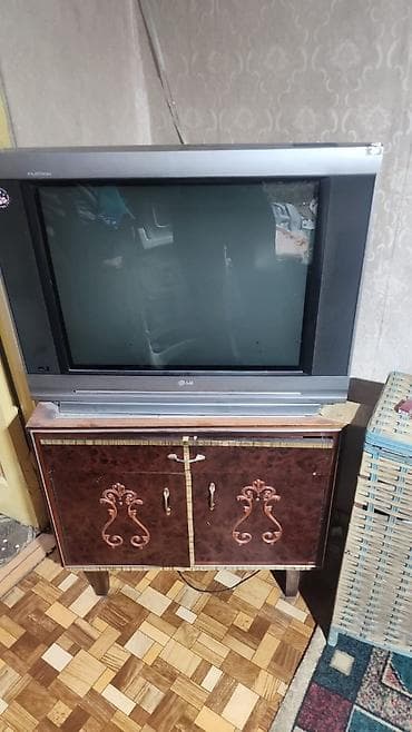 ретро телевизор: Телевизор LG (ЭЛТ, плоский экран Flatron) - Диагональ: ориентировочно — 1