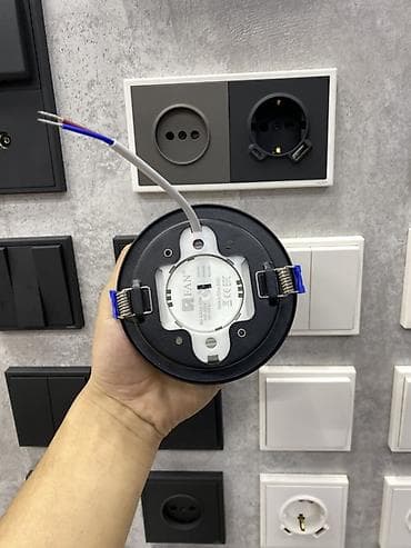 светилник: Встраиваемый светильник (спот) LED, круглый, черный корпус. - Тип — 2