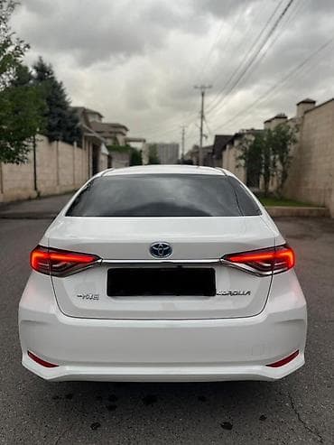 Продажа авто: Toyota Corolla: 2021 г., 1.8 л, Вариатор, Гибрид, Седан — 2