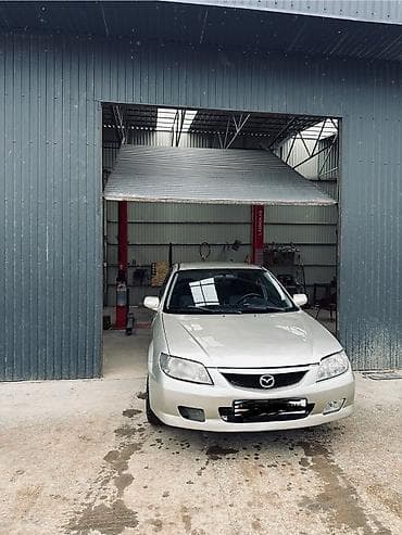 Унаа: Mazda 323: 2002 г., 1.6 л, Кол менен иштөөчү, Бензин, Седан — 8