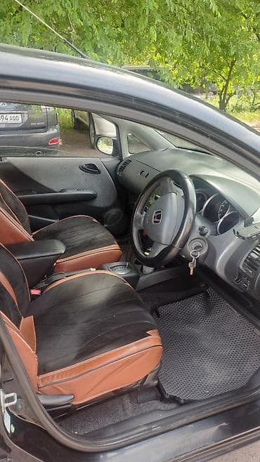 Honda Fit: 2003 г., 1.3 л, Вариатор, Бензин, Хэтчбэк — 3