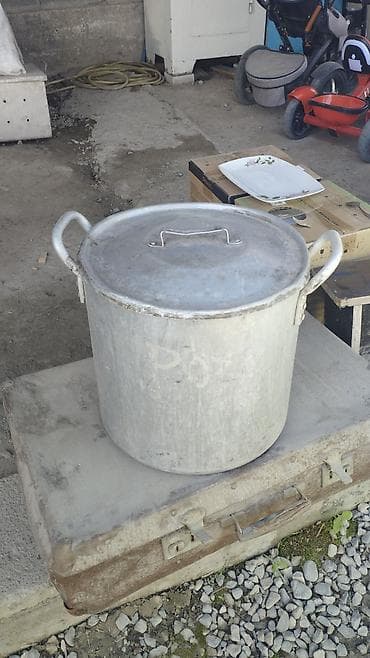 зимные салаты: Алюминиевая кастрюля большого объёма с крышкой. 30 литров - — 1