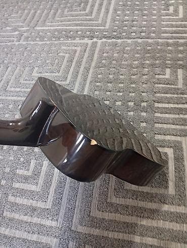 Барабаны: Акустическая шестиструнная гитара, формат парлор/¾ (компактный корпус — 3