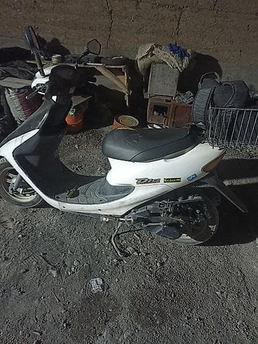 акумлятор афто: Скутер Honda Dio (D12 на облицовке), белый/черный. - Компактный — 1