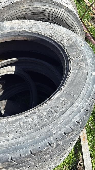 22 5 шины: Грузовые шины - Размер: 315/70R22.5 (надпись на борту). - — 1